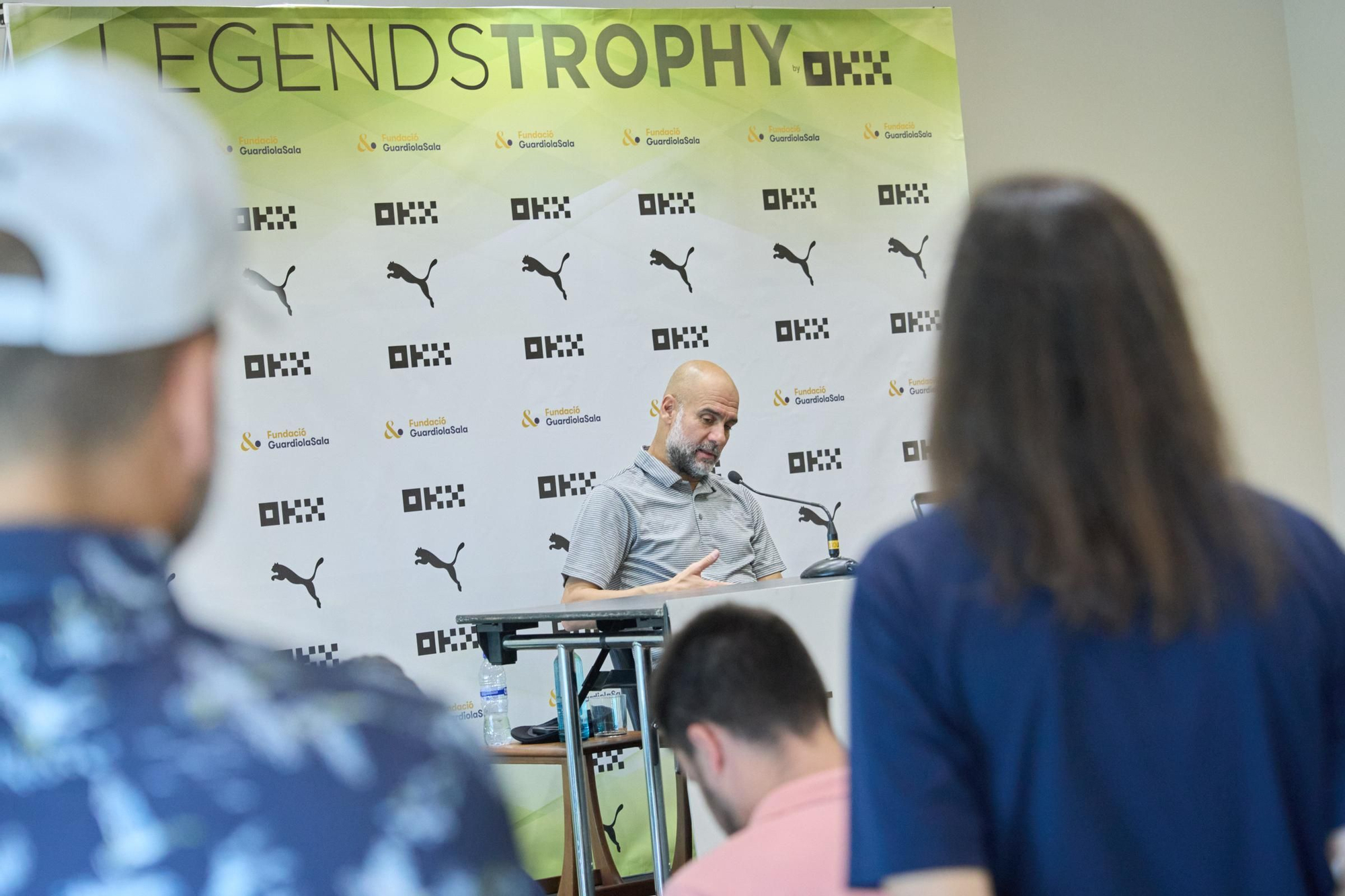 Les fotos de Pep Guardiola durant la roda de premsa del Legends Trophy