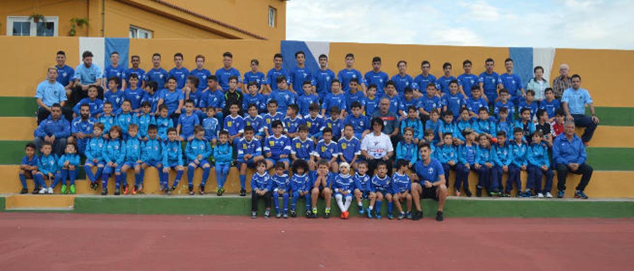 Plantilla del cadete, único del club que milita en la Preferente, y que hace un buen papel de la mano de Aarón Guillén.