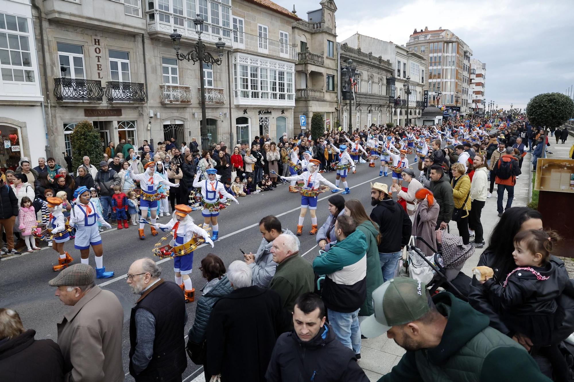 Baiona inaugura el Entroido con 19 comparsas