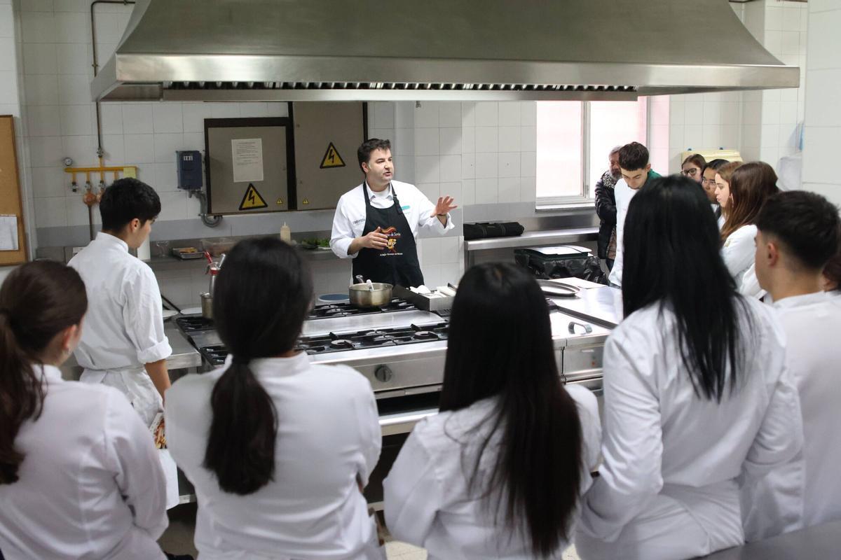 GALERÍA | Los secretos del torrezno de Soria, en la Escuela de Hostelería de Zamora