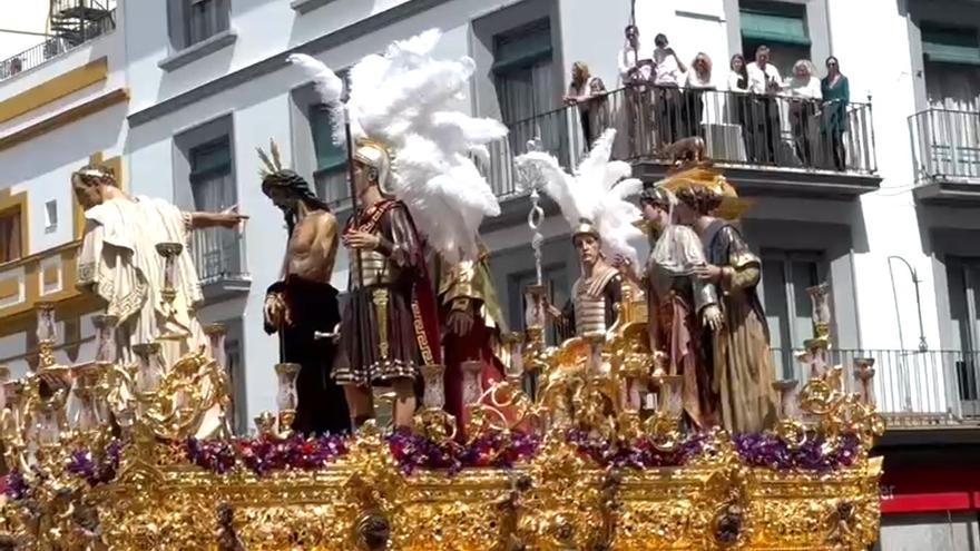 VÍDEO | Con izquierdos y costeros llega el misterio de San Benito a la Puerta de Carmona al son de su Agrupación Musical