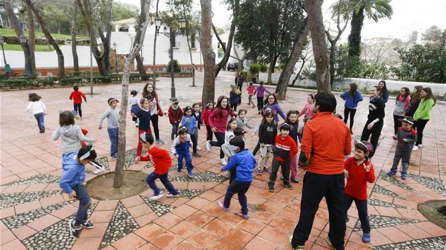 Sant Pasqual s’apropa als més menuts