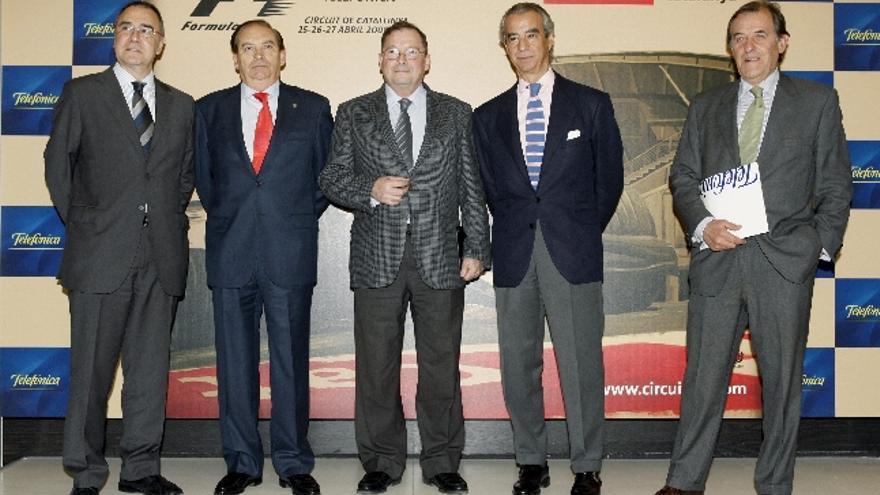 De izda a dcha. El director general del circuito de Cataluña, Ramón Pradera; el presidente de la Federación Española de Automovilismo, Carlos Gracia; el director general del Consejo Superior de Deportes, Manuel Fonseca; el director general de Relaciones Institucionales de Telefónica, Francisco de Bergia, y el vicepresidente del RAC, Enric Corcubella, durante la presentación del Gran Premio de España de Fórmula Uno que se disputará en el cicuito barcelonés entre el 27 y el 27 de abril.