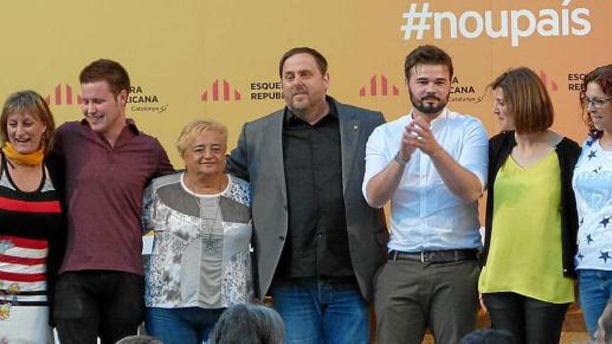 Junqueras i Rufián, al centre de l&#039;escenari, durant l&#039;acte de campanya, ahir a Igualada