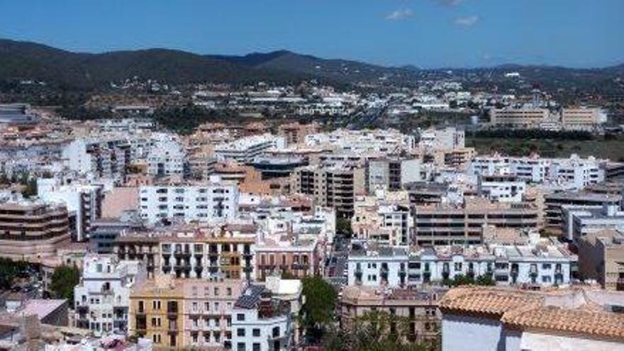 Vista de edificios en la ciudad de Ibiza.