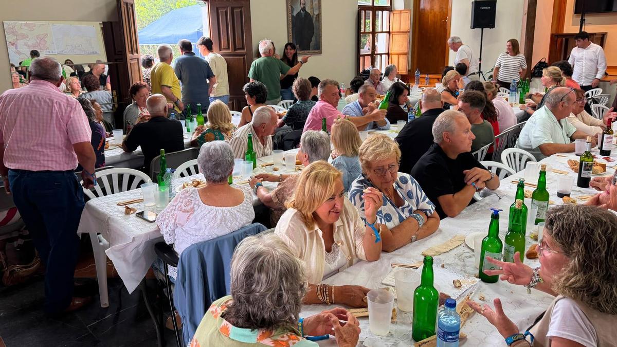 EN IMÁGENES: Paellada popular en Quintes previa a las fiestas de Santa Ana