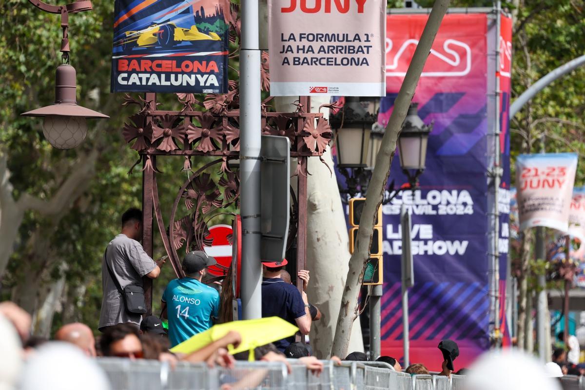 Exhibición F1 Barcelona: El Road Show en el Paseo de Gràcia, en imágenes Exhibición F1 Barcelona: El Road Show en el Paseo de Gràcia, en imágenes