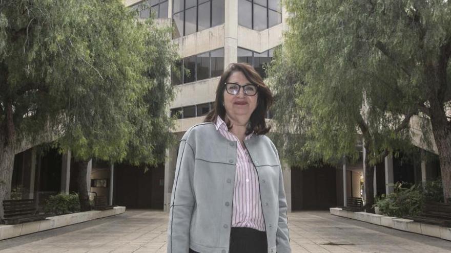 La candidata a rectora Amparo Navarro pone en marcha una campaña de voluntarios entre el alumnado