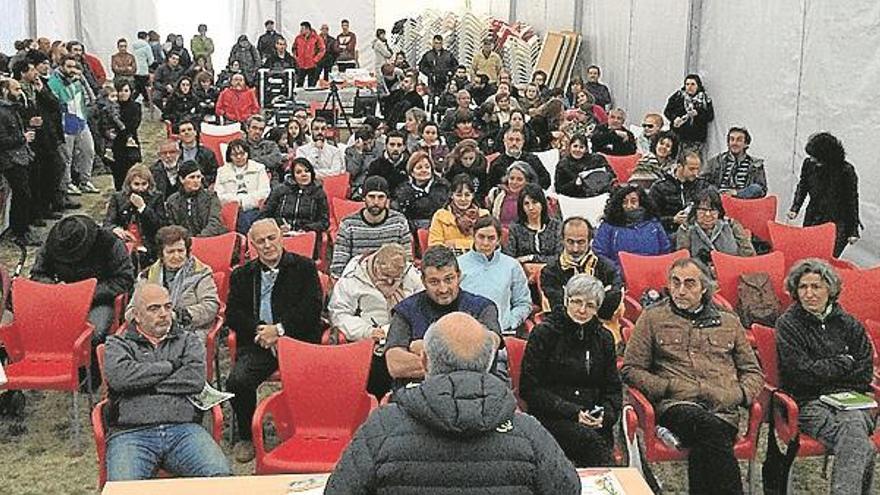 Unas 200 personas piden el indulto para Cañedo