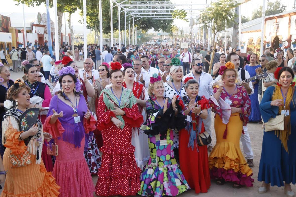 El pasacalles rociero en la Feria de Córdoba, en imágenes