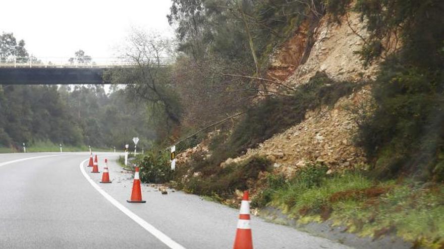 Argayo señalizado en la variante de Avilés, en el tramo comprendido entre Vegarrozadas y la salida a Salinas.