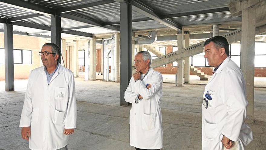 Sanidad dice ahora que retomará la obra de oncología a mitad del 2018