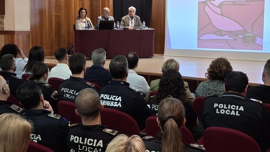 Apoyo a la Policía de Xàbia y a su intendente, y un mensaje: &quot;El negacionismo también es violencia&quot;