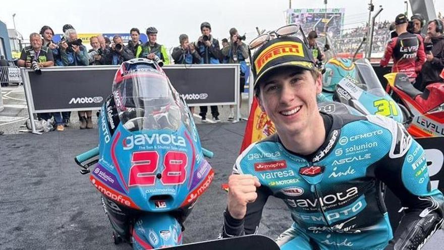 Máximo Quiles logra su tercer triunfo del año y se escapa en el liderato de Moto3