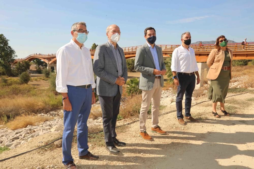 Inauguración de la pasarela peatonal sobre el río Guadalhorce, en Málaga.