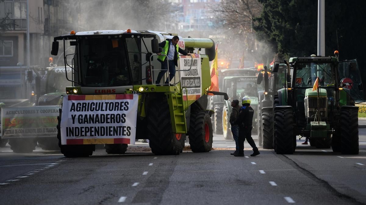 Tractores hoy en Madrid en la protesta de la que participa la Unió Llauradora