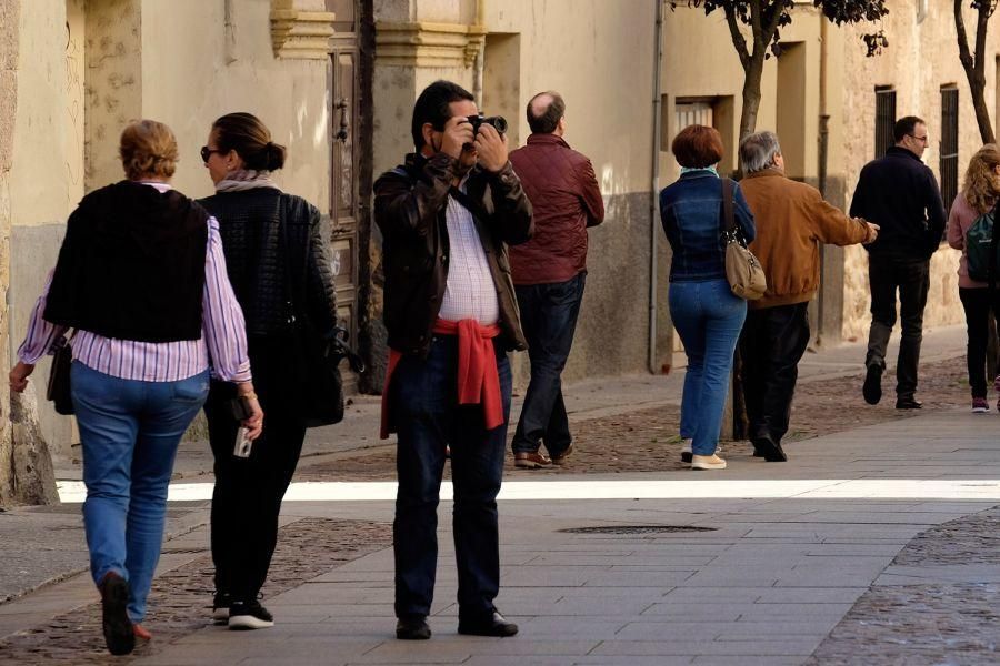 Turistas en Zamora antes de Los Santos