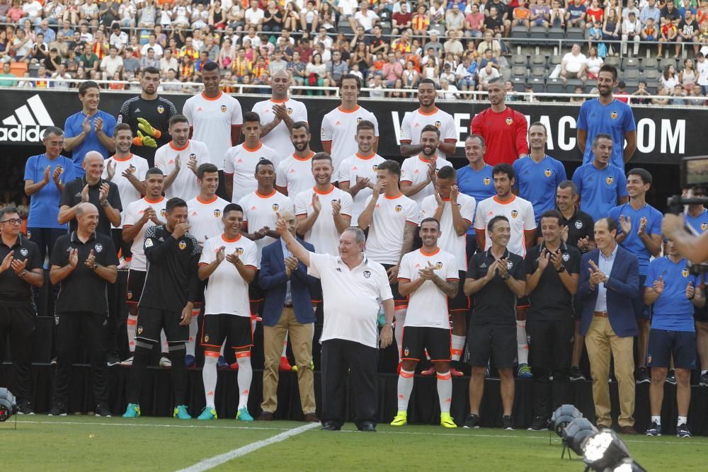 Todas las imágenes de la presentación del Valencia 2016/17