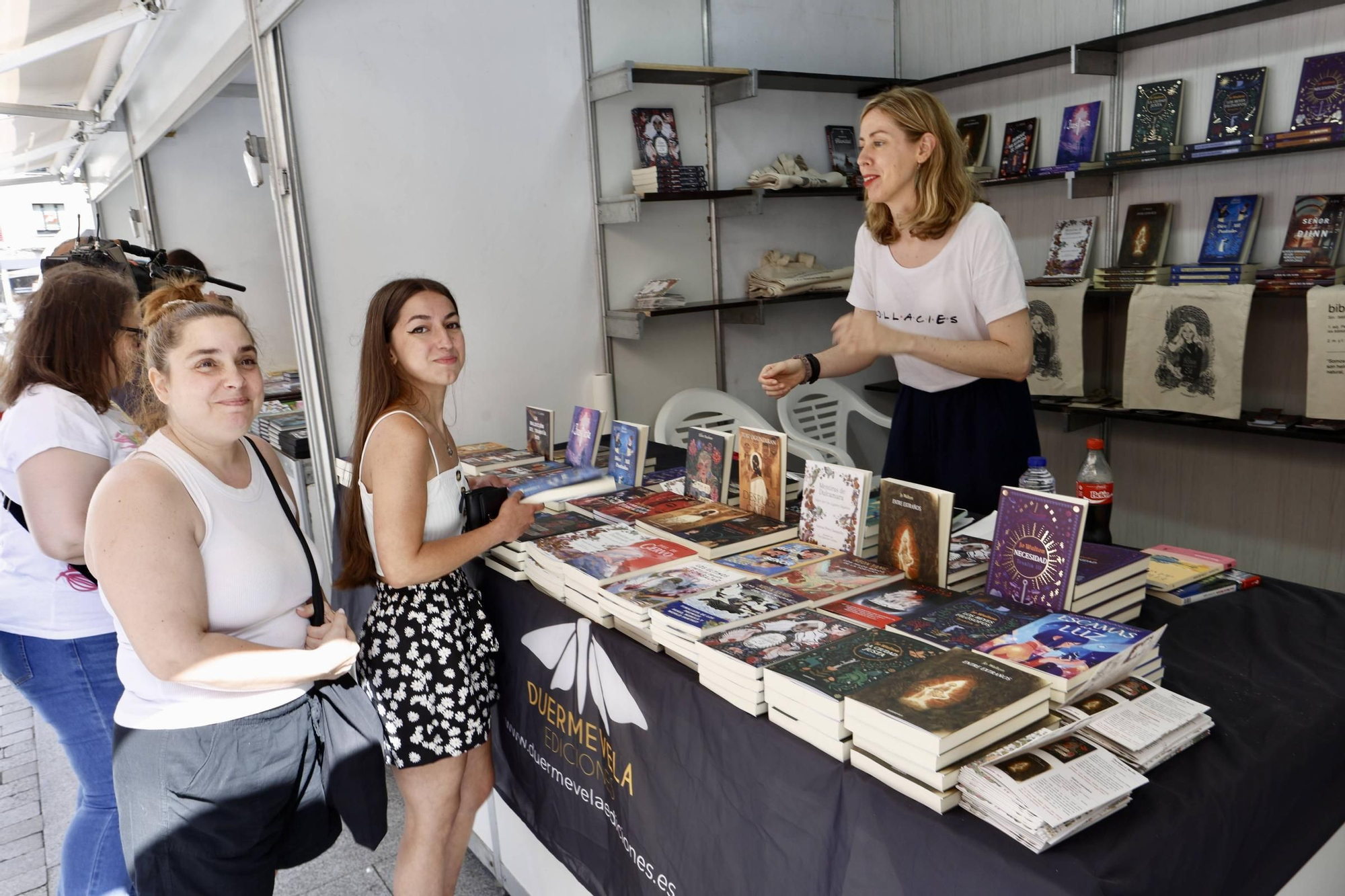 El inicio de la Feria del Libro de Gijón, en imágenes