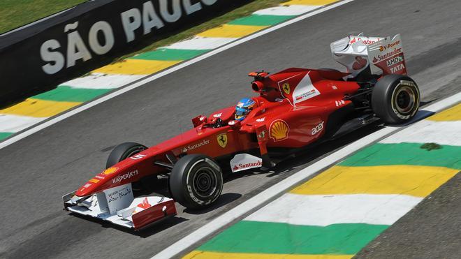 Alonso en el Gran Premio de Brasil en 2011 con Ferrari
