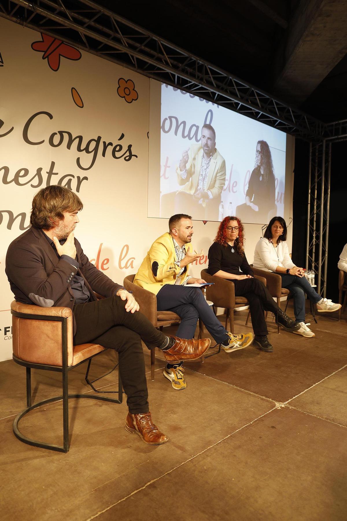 Les imatges de la taula rodona sobre el suïcidi en el primer congrés de benestar emocional de Girona Les imatges de la taula rodona sobre el suïcidi en el primer congrés de benestar emocional de Girona