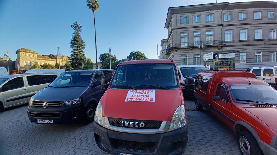 Los vendedores del mercadillo recurren a la Valedora do Pobo y este viernes vuelven a manifestarse