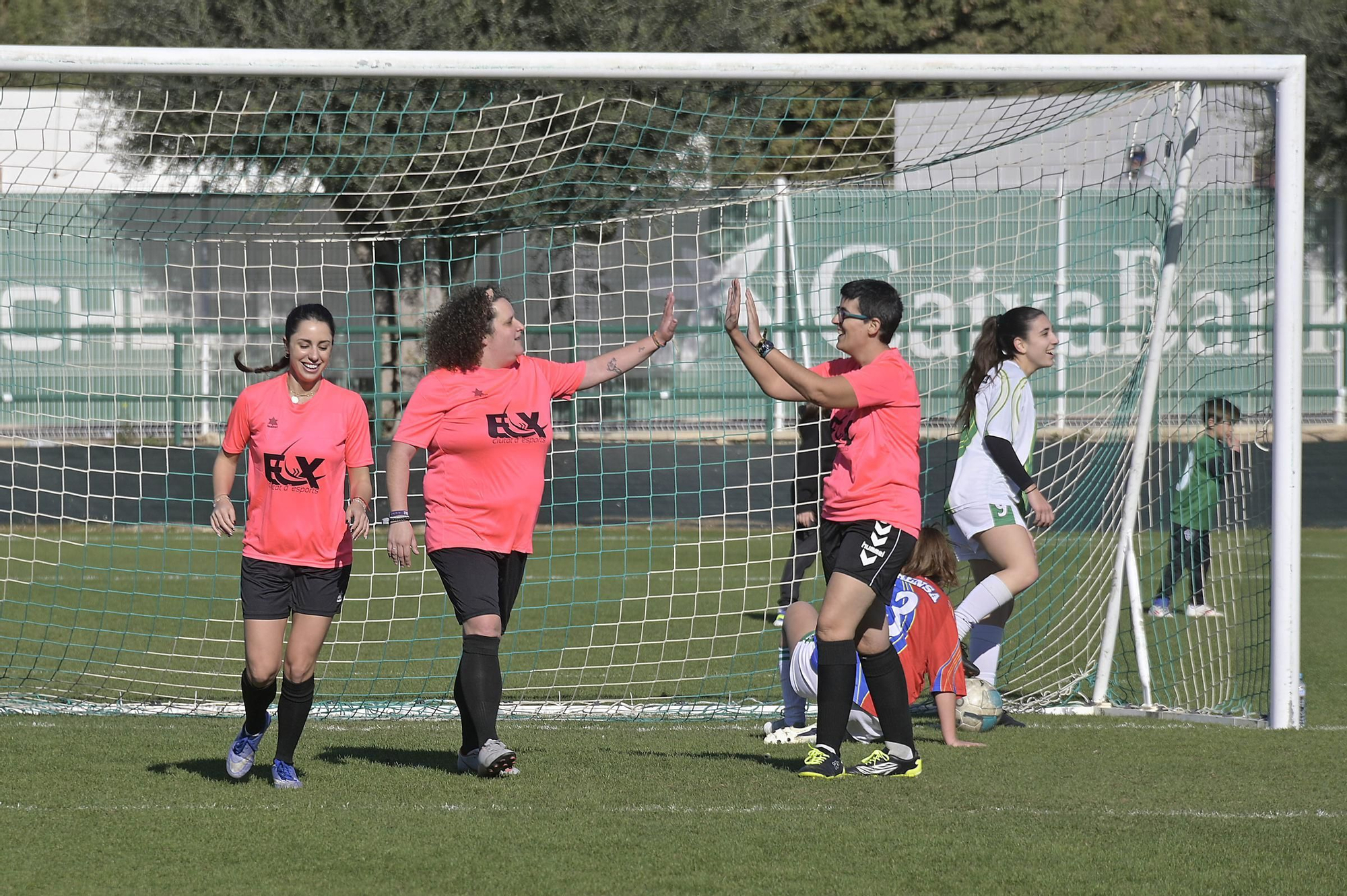 Partido de futbol benefico populares informadores