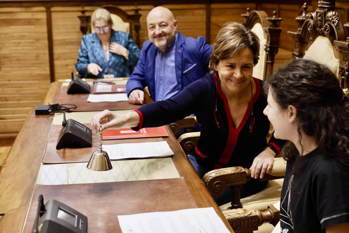 Por la izquierda, María Teresa Álvarez, Guzmán Pendás, Carmen Moriyón y Emma Ceán.