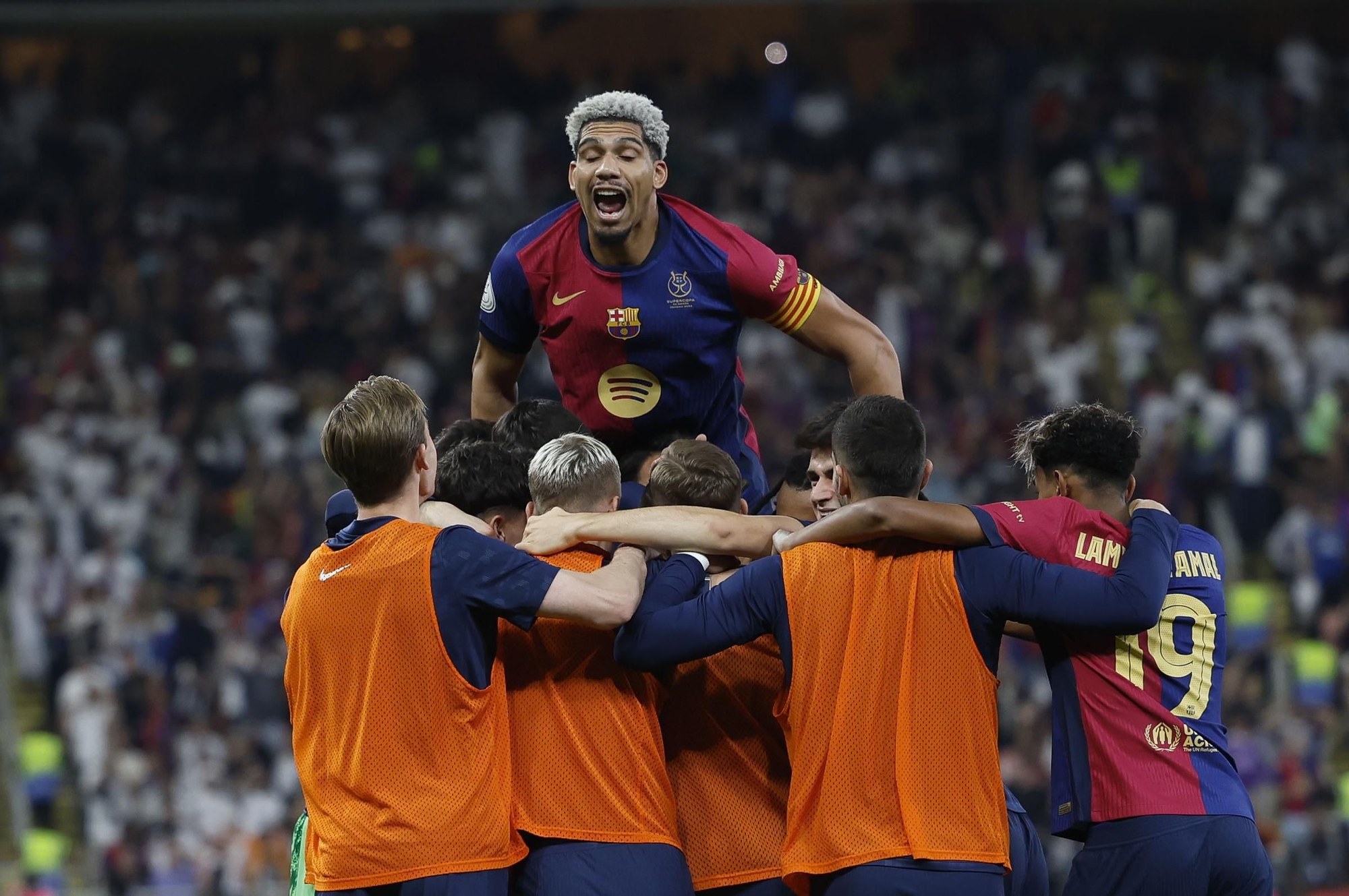 El Barcelona rompe su sequía de títulos desde 2023 y suma quince Supercopas
