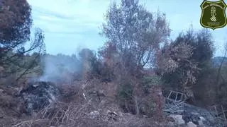 Detectan la presencia de vertederos ilegales enterrados en el área afectada por el incendio de la Vall d'Uixó, que complican la extinción