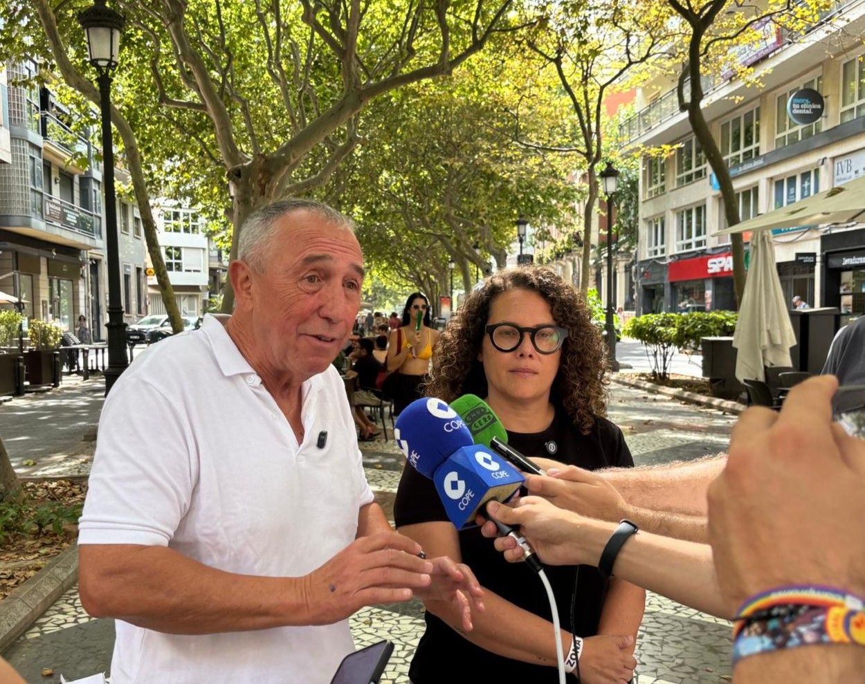 Baldoví e Izquierdo atienden a los medios en Gandia, esta mañana.