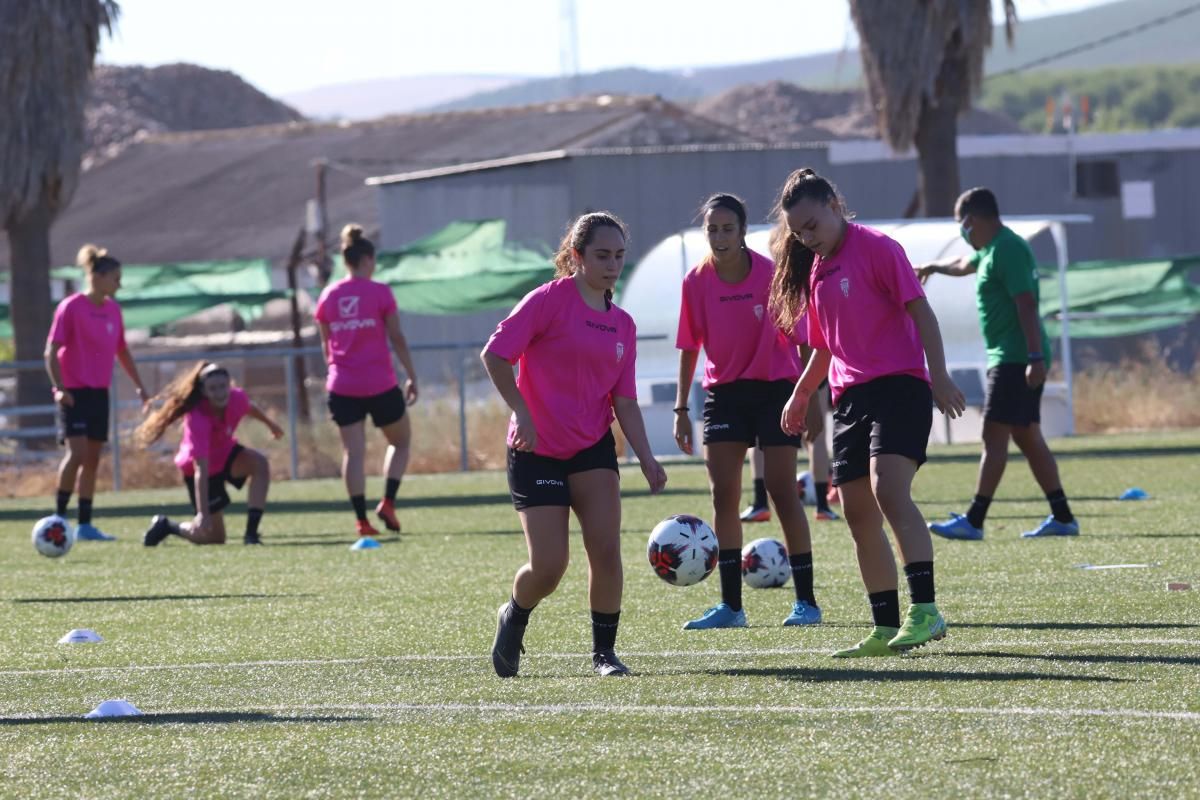 El Córdoba CF Femenino de Ariel Montenegro comienza a rodar