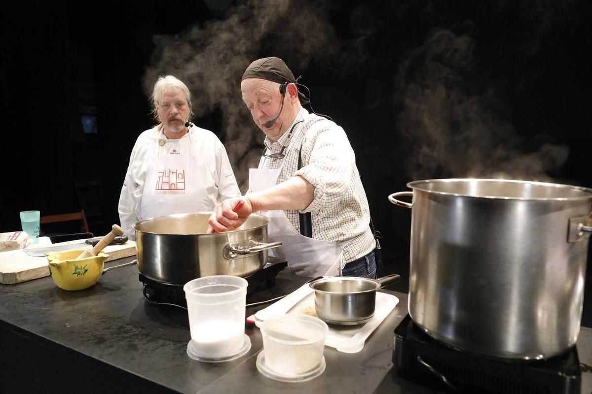El showcooking de de Marti Rosas, cuiner de Ca la Maria, i Xavier Amat, de la Societat de Caçadors Sant Hubert.