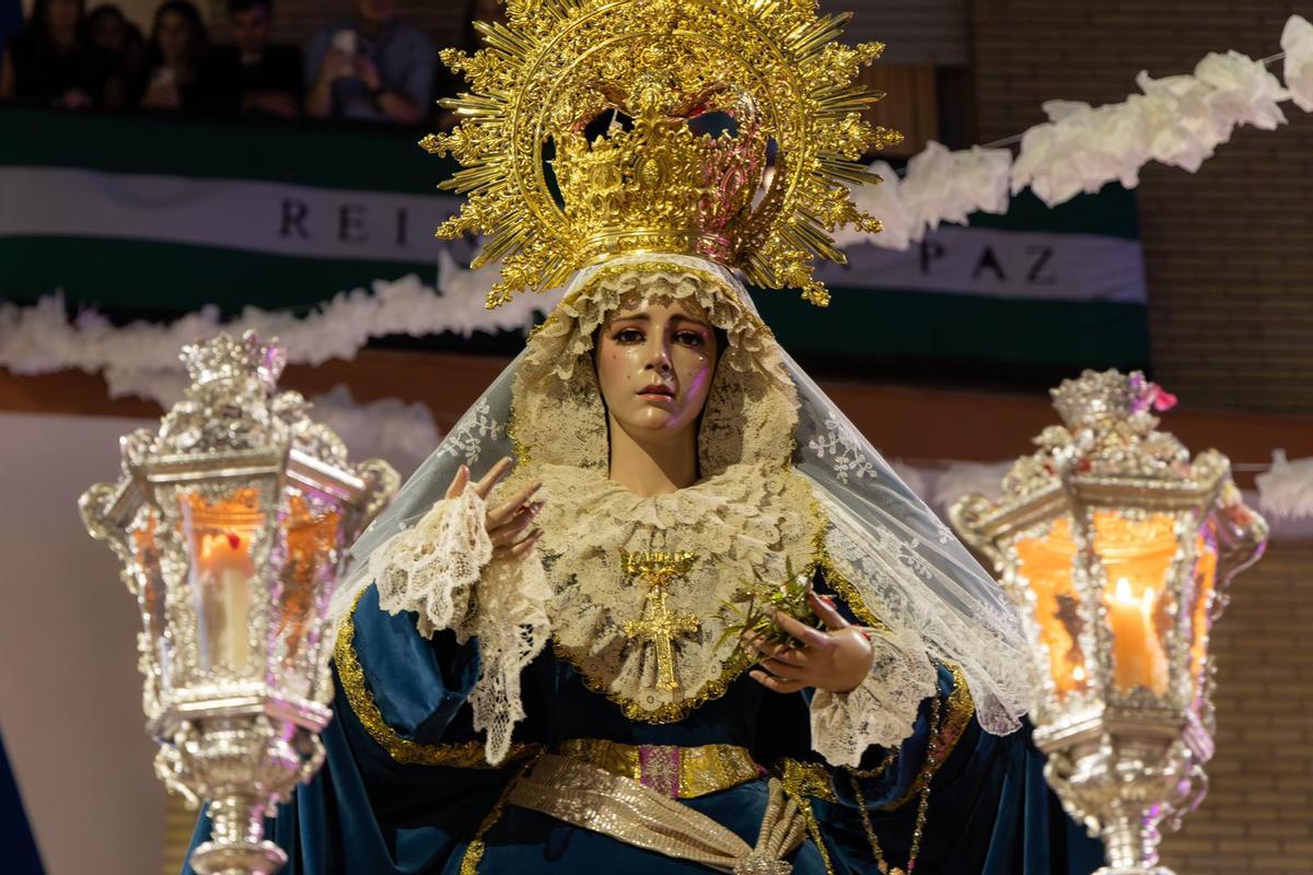 Primer plano de Santa María de la Caridad, en su último Rosario.