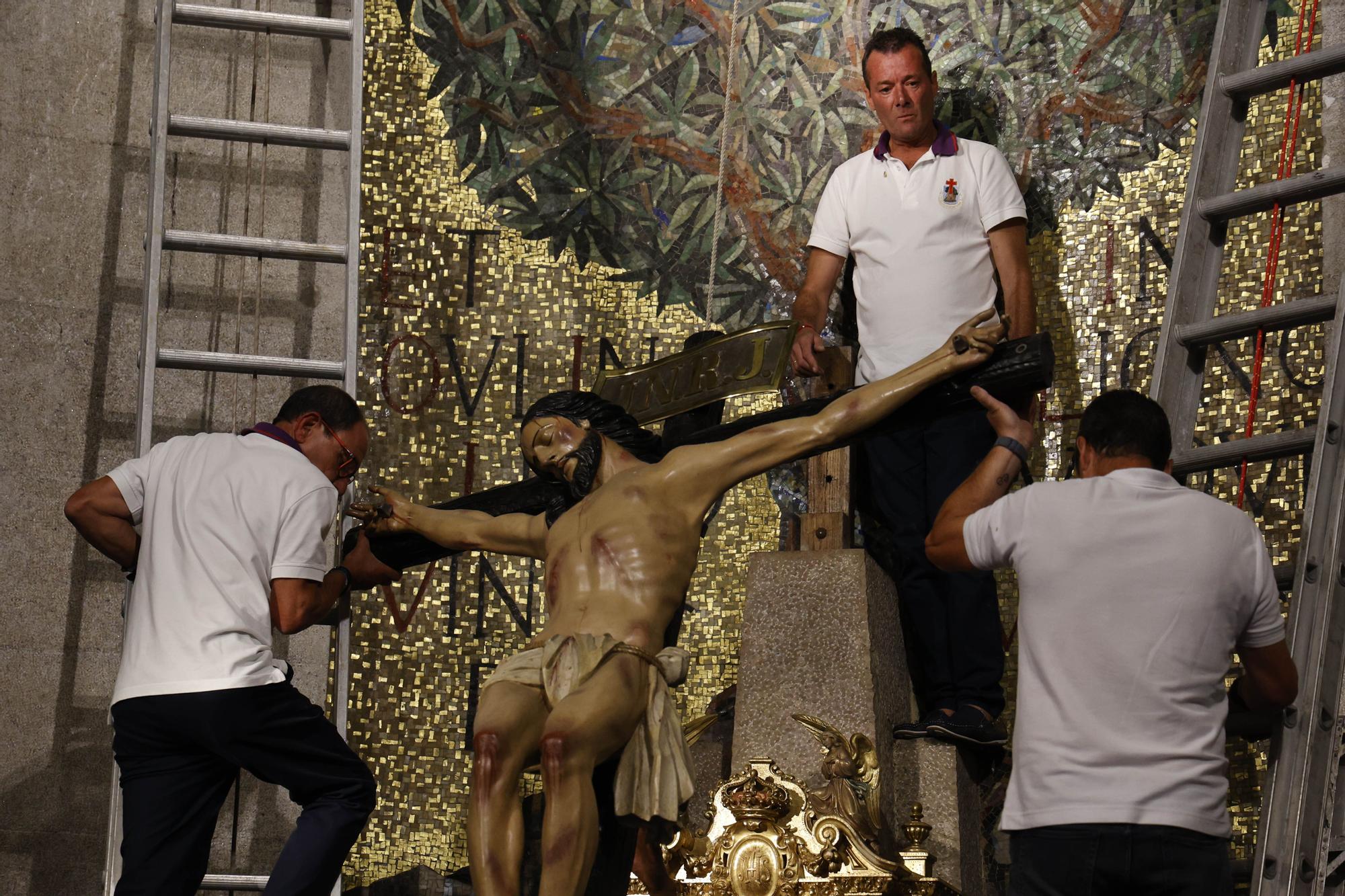 Vigo recupera el descenso del Cristo de la Victoria