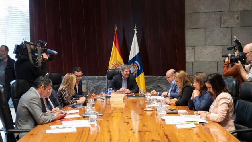 Canarias acepta que Fomento pague en ocho años la deuda con sus carreteras