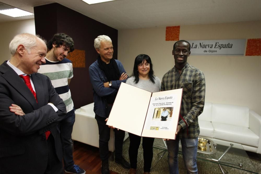 Entrega del "Asturiano del mes" a Abdou Karim