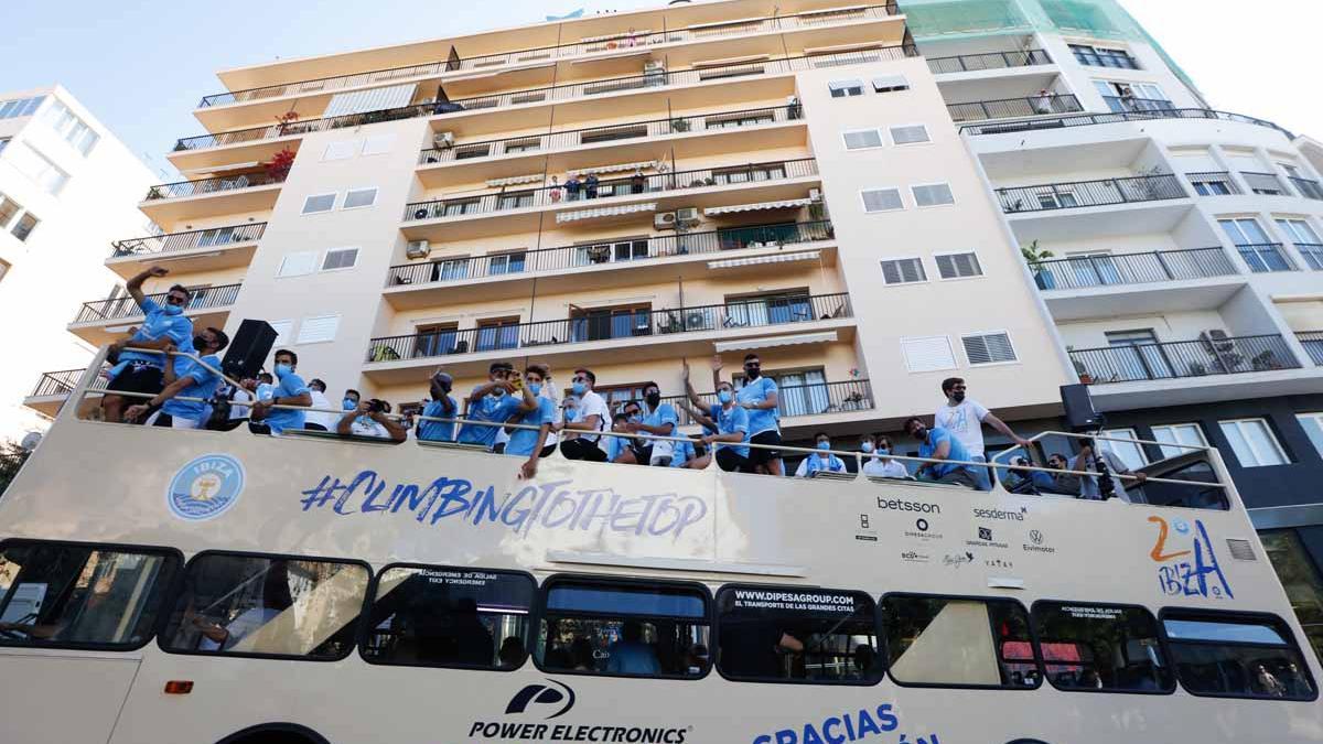 Imágenes de la celebración en casa de la UD Ibiza