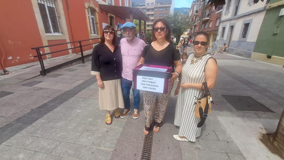 Por la izquierda, María González, Roberto Ardura, Sara Martínez y Lidia Díaz.