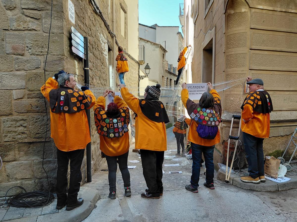 Solsona ja llueix de Carnaval amb les Enramades dels carrers