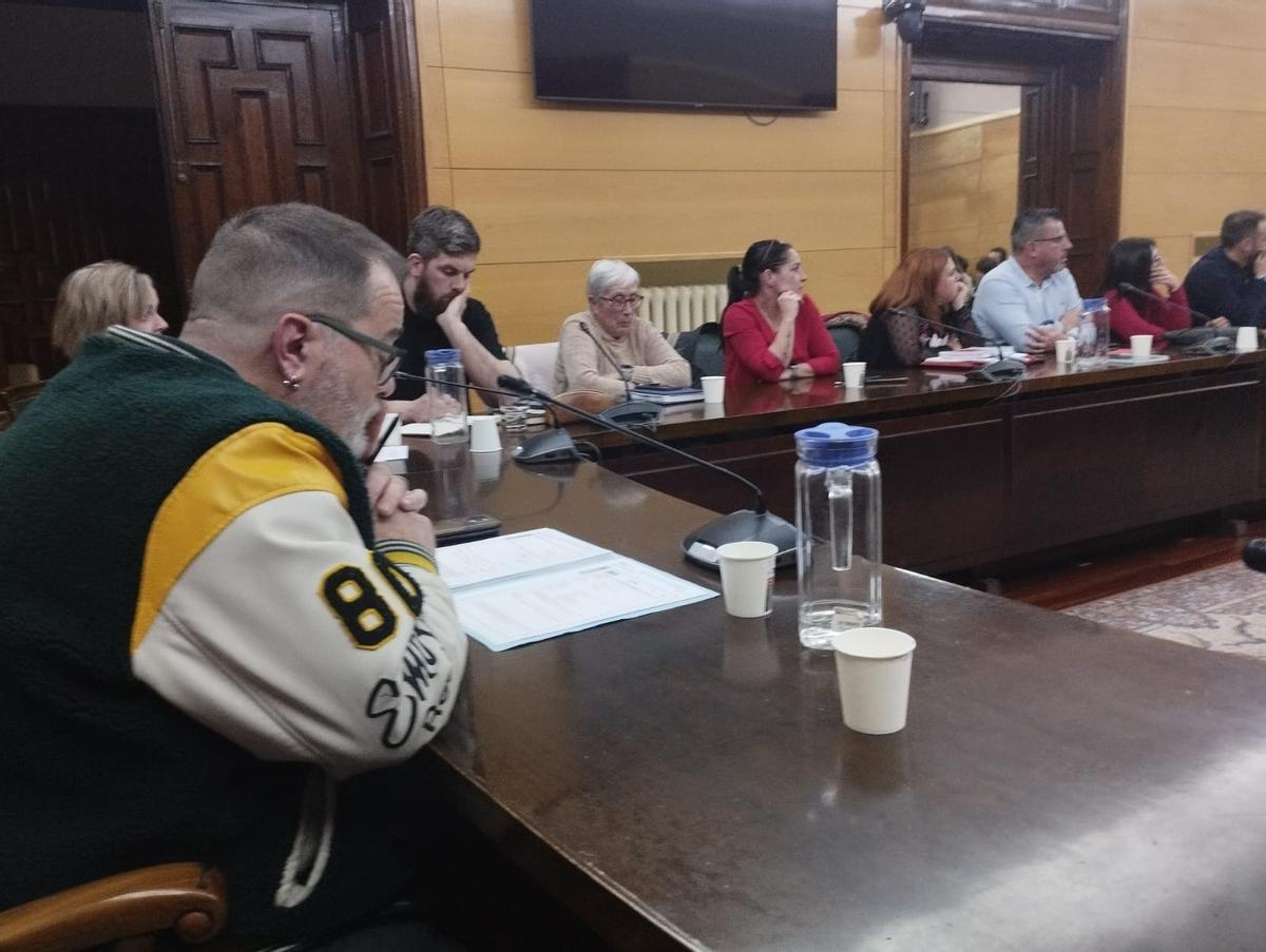 El alcalde de Langreo, Roberto García, durante el pleno del pasado jueves