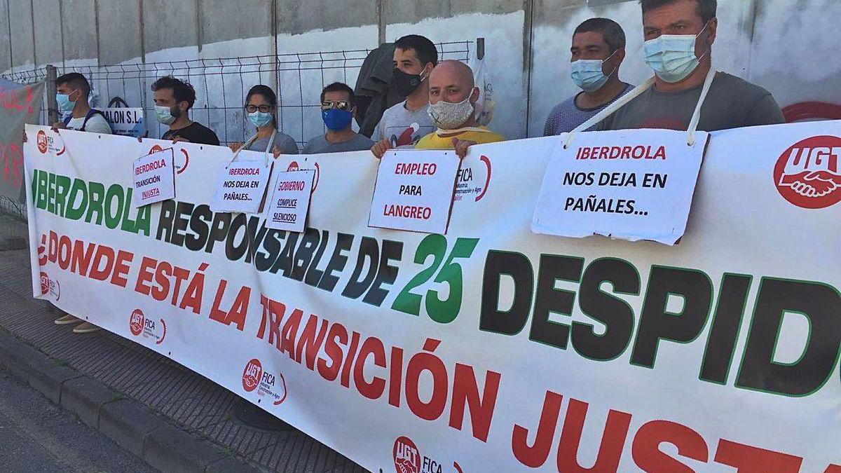 Los subcontratados de la térmica protestan contra los despidos