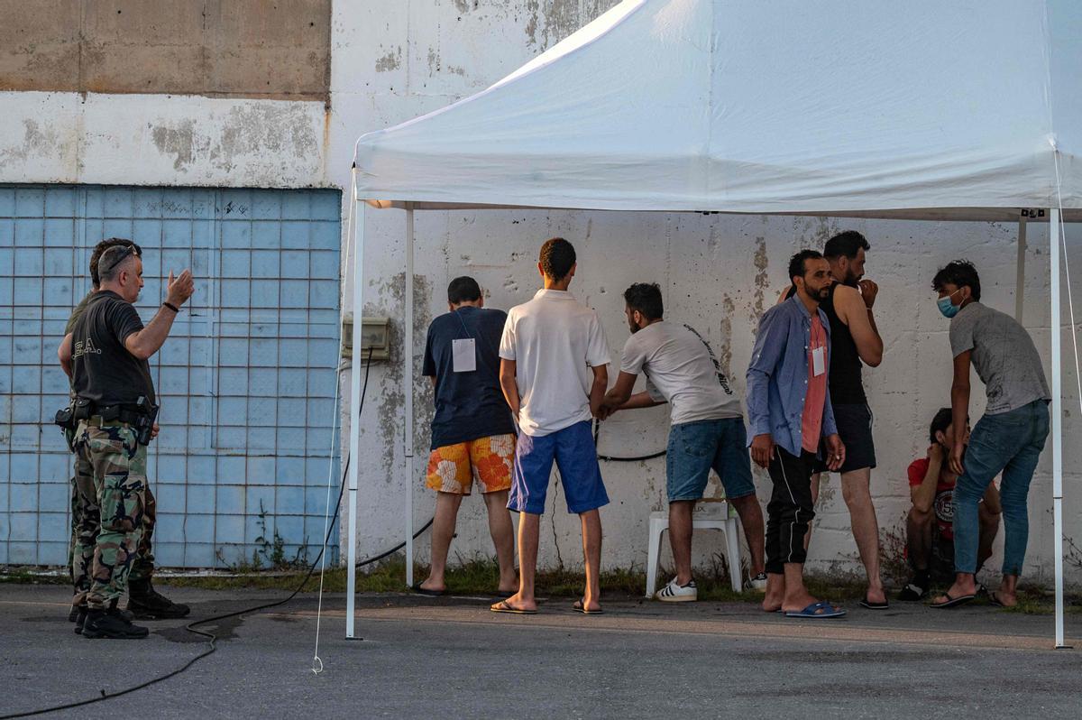 Al menos 79 migrantes muertos en el naufragio de un pesquero en Grecia