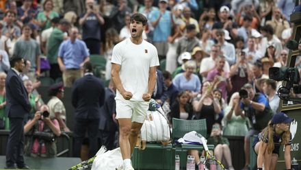 Spains Carlos Alcaraz celebrates after beating Russias Andrey Rublev during a fourth round mens singles match at the Wimbledon Tennis Championships in London, Sunday, July 6, 2025. (AP Photo/Alastair Grant)