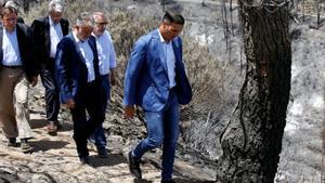 Spain’s acting Prime Minister Pedro Sanchez visits Gran Canaria in Canary Islands that has been affected by Spain’s worst wildfire in six years, in Valleseco, Spain, August 22, 2019. REUTERS/Borja Suarez