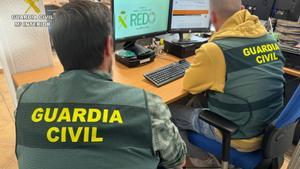 Agentes de la Guardia Civil que investigan delitos de odio cometidos a través de redes sociales.