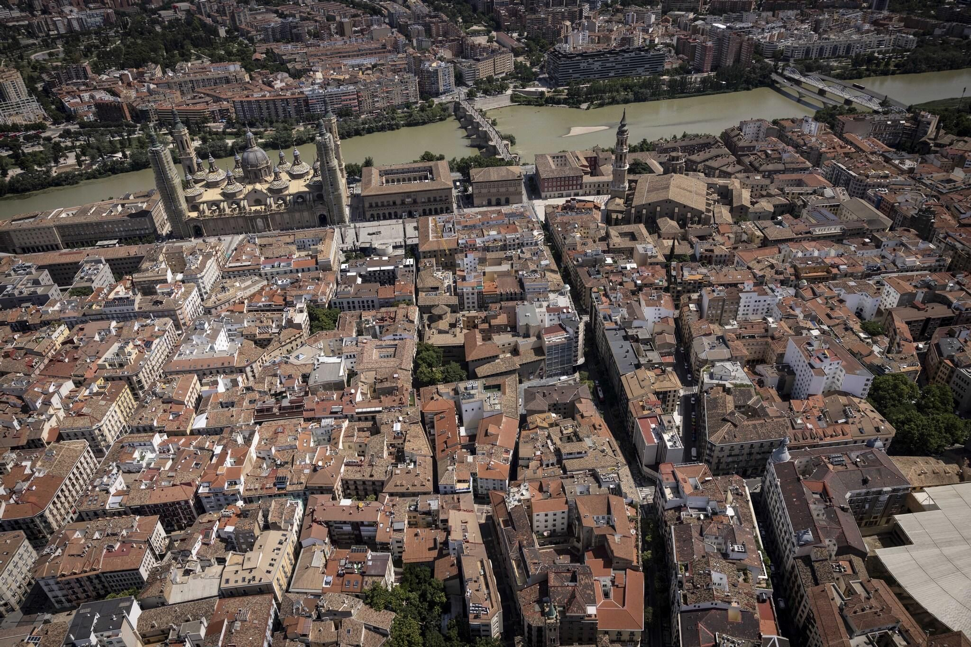 Así se ve Zaragoza desde el helicóptero de la Unidad Aérea de la Policía