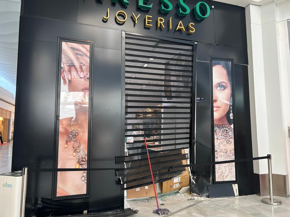 El establecimiento del centro comercial El Faro que ha sufrido el robo.