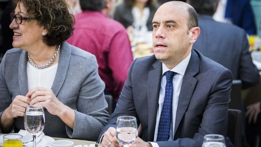El alcalde de Alicante dice que dimitirá solo si su número dos le releva
