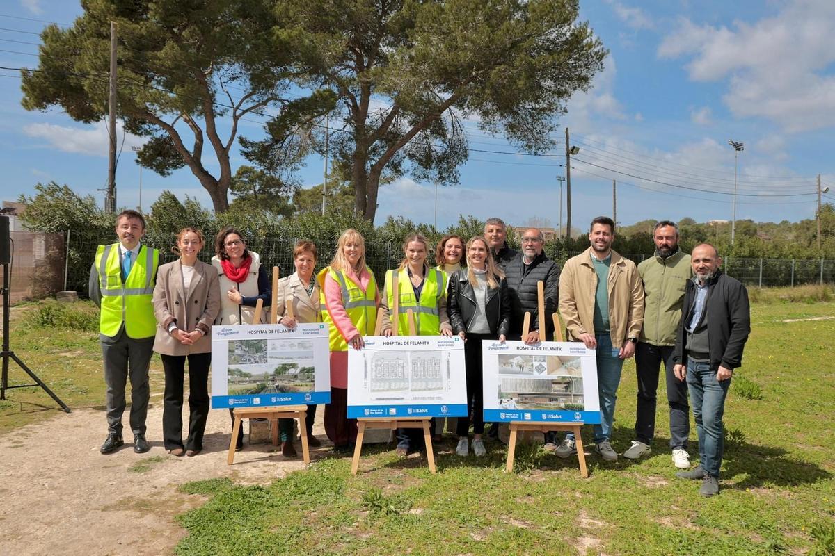 Imagen de los cargos políticos que han presidido el acto este miécoles a mediodía en Felanitx.